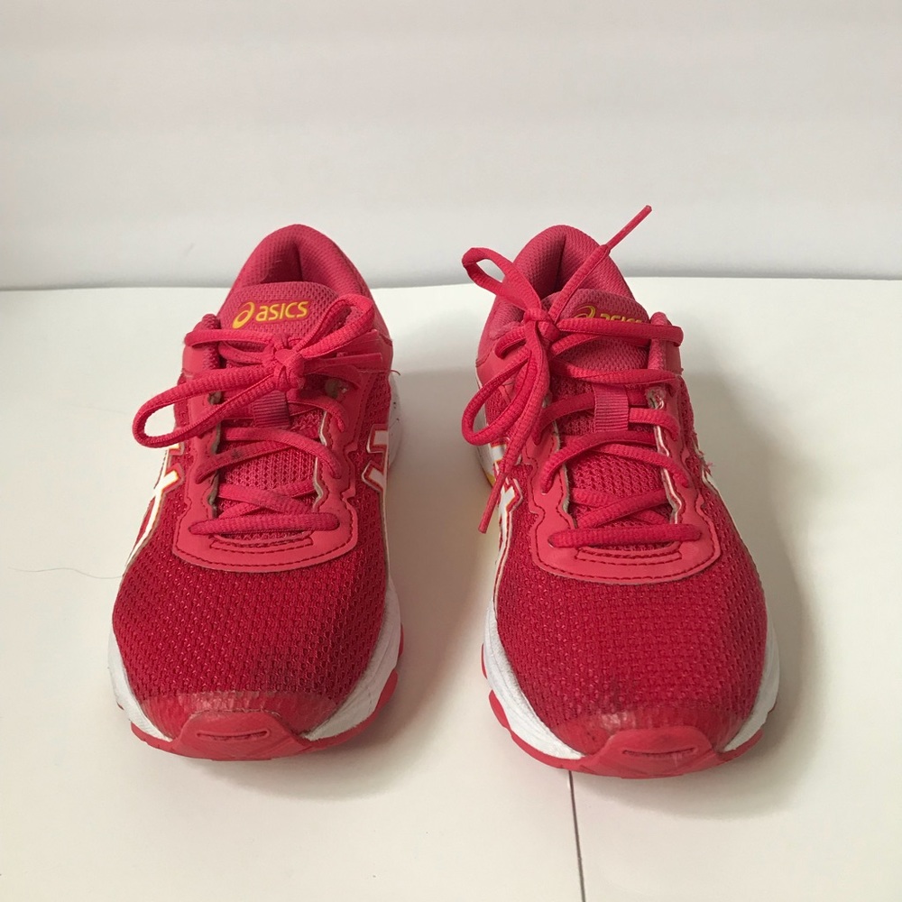 ⬇️$32 ASICS running shoes